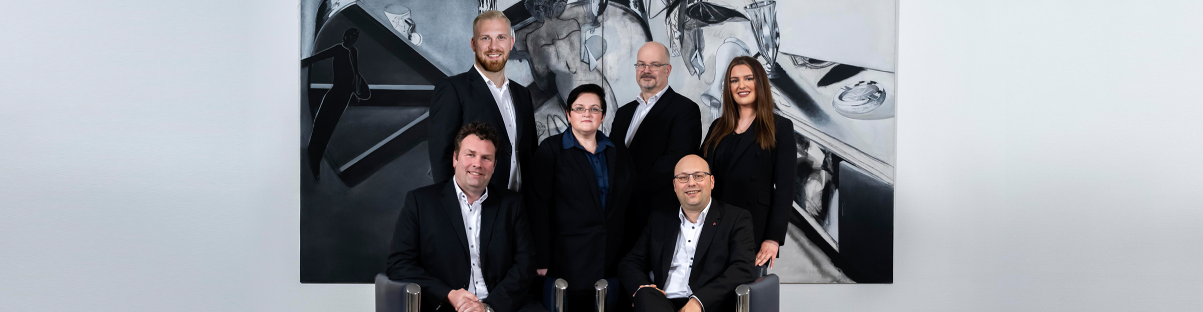 Gruppenfoto mit zwei Damen und vier Herren aus dem Team der S-Versicherungs- und Immobilien-GmbH